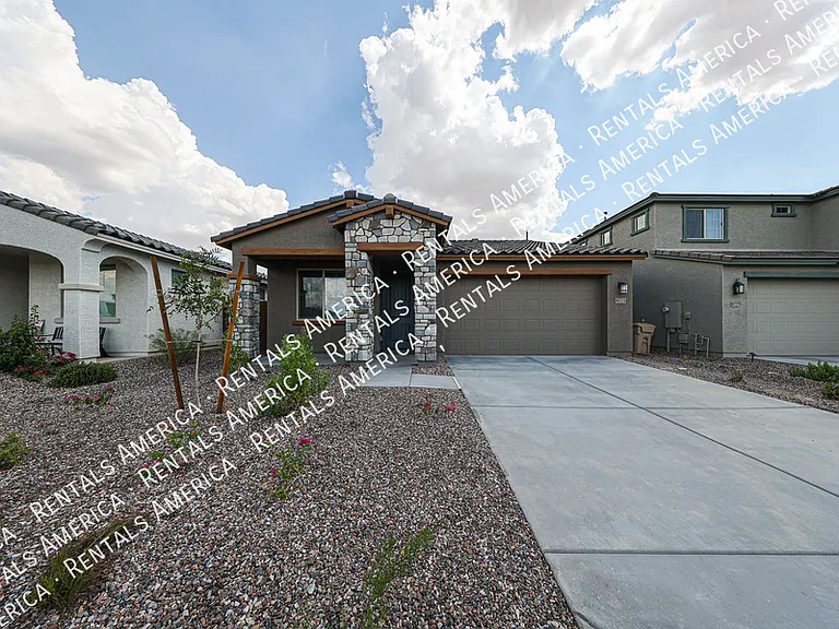 8725 W Windsor Blvd — Photo 1