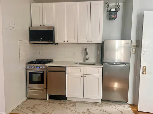 Rented by HOLTON REAL ESTATE INC. | media 3