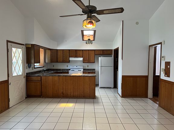 2nd image of 632 Bellevue St