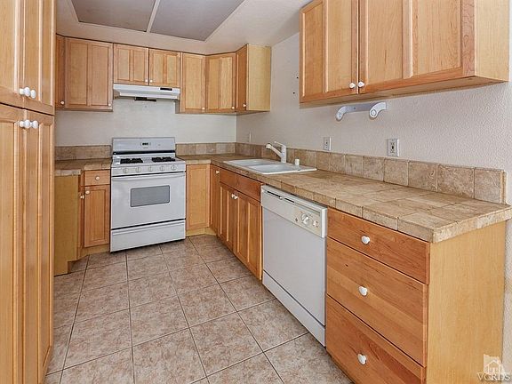 3rd image of 1342 E Hillcrest Dr Unit 15