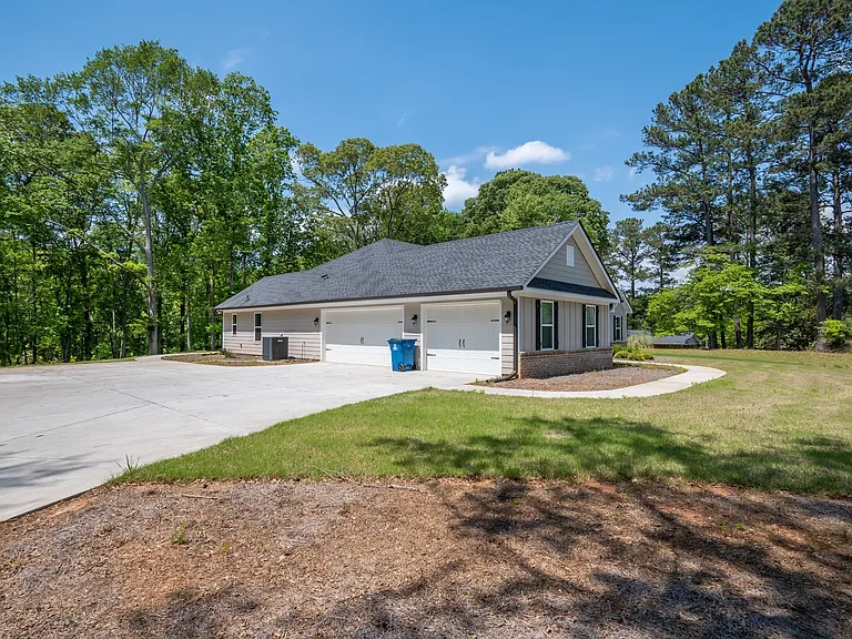 1106 Lackey Rd — Photo 3