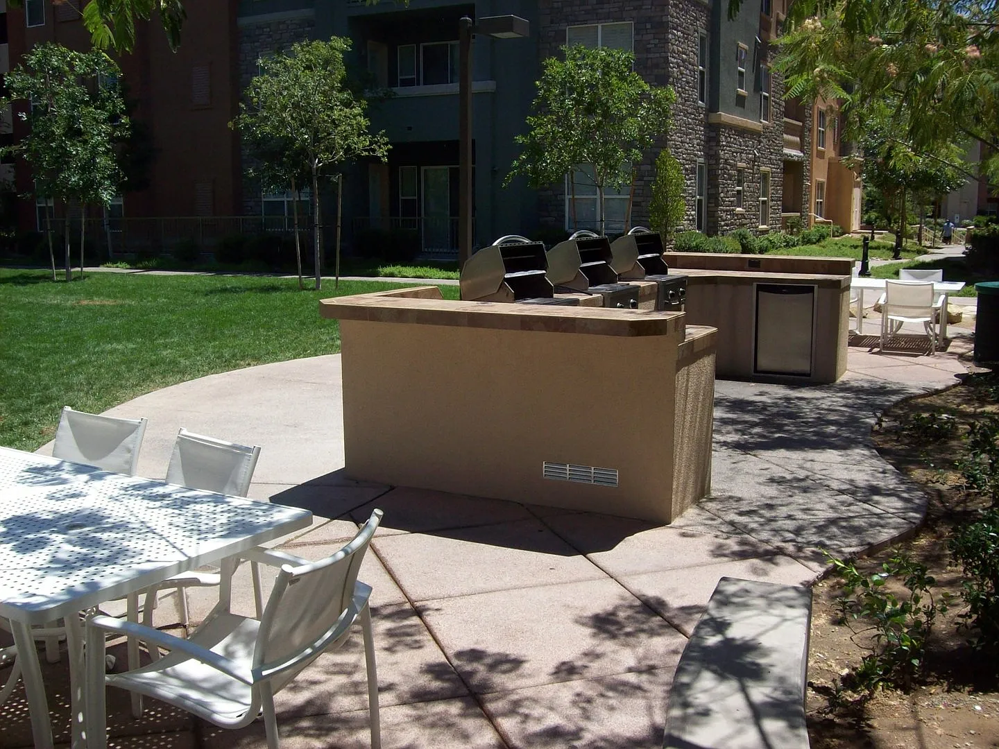 Upgraded 4th floor unit in upscale guard gated community just South of the Strip — Photo 4
