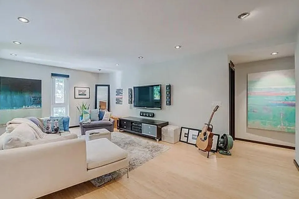 11789 Montana Ave #7