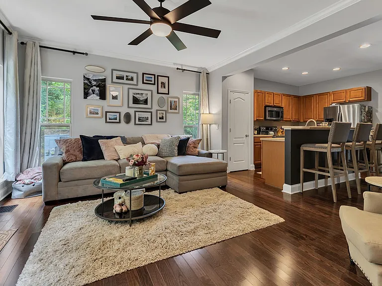 1077 Woodbury Falls Dr — Photo 10