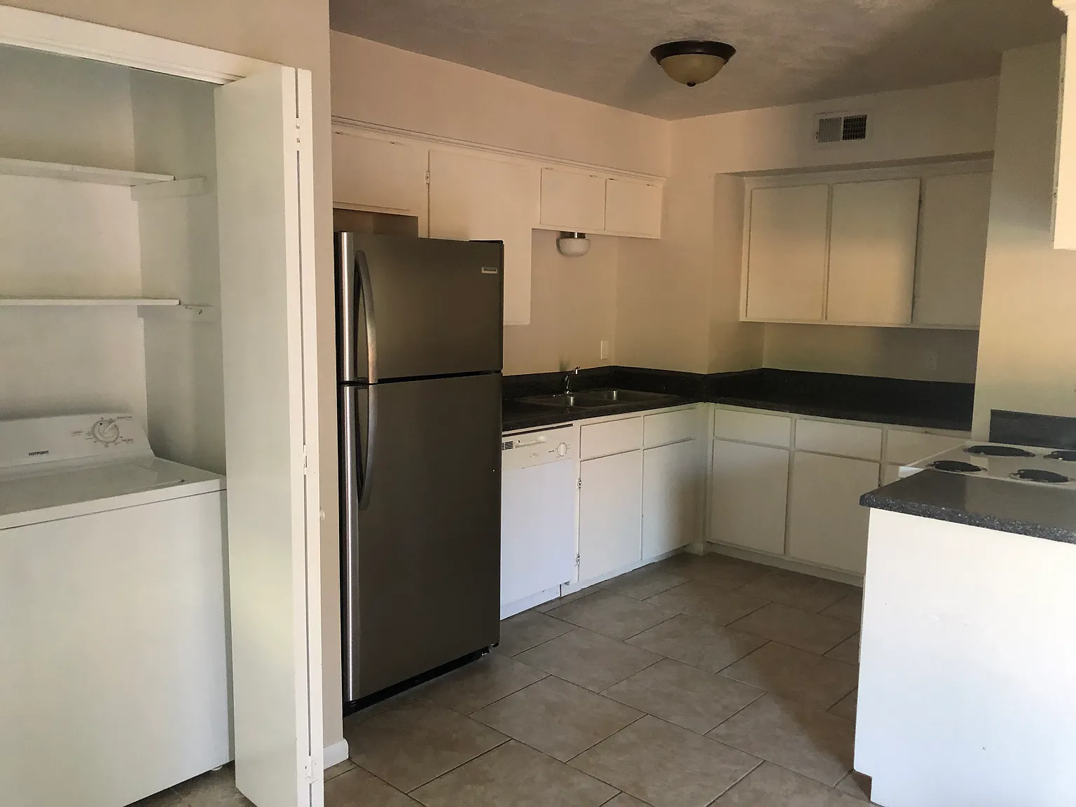 1 bed, 700 sqft, $825 — Photo 1