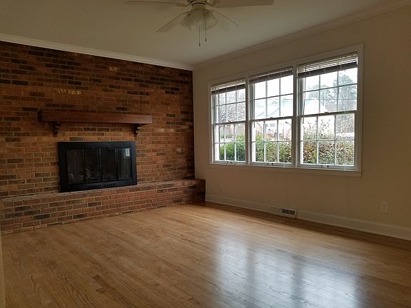 Living room w/ gas logs