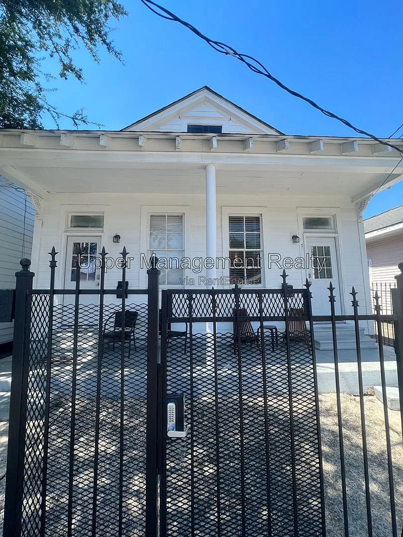 2 bed, 1.0 bath, $2,200 — Photo 1