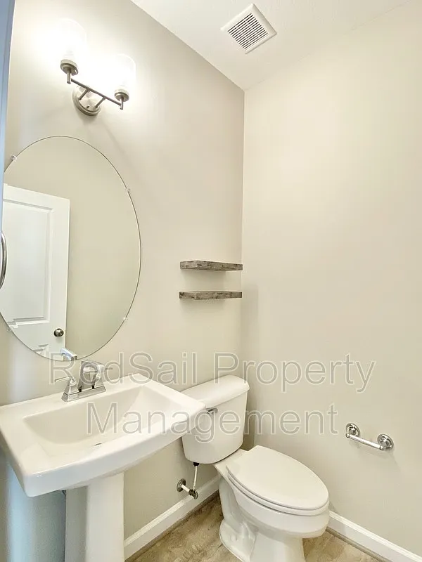 3 bed, 3.0 bath, 1800 sqft, $2,495 — Photo 4