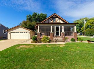 1901 36th St, Moline, IL 61265