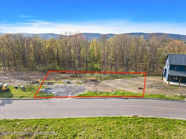 37 Veronica Dr, Pittston, PA 18640