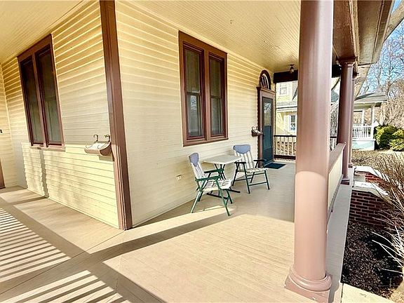 3rd image of 2324 Goff Ave