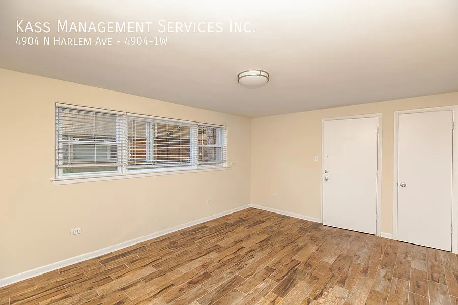 Gorgeous 2 bed - SS Appliances - Modern Bath - Pets Allowed — Photo 4