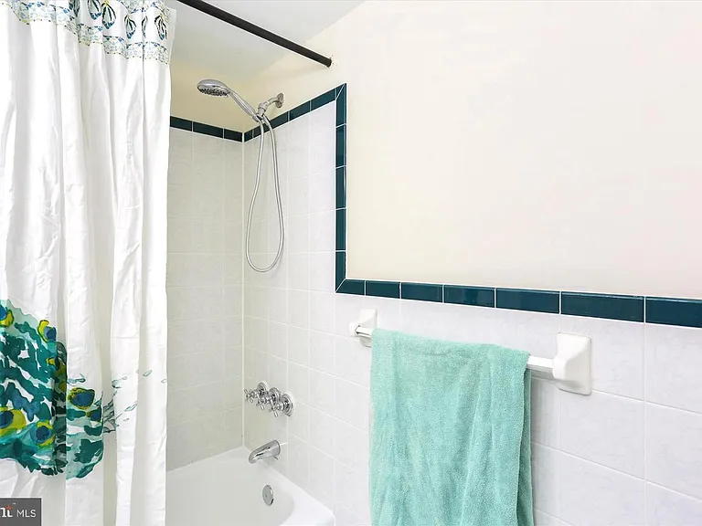 10601 Weymouth St #4 — Photo 24