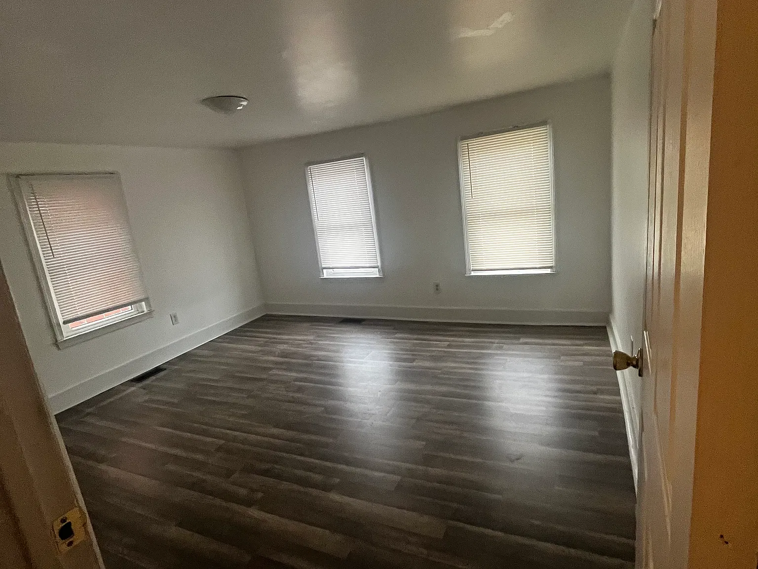 2 bed, 1008 sqft, $1,300 — Photo 4