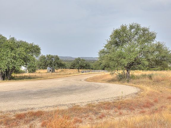 3rd image of 327 Rusty Spur Dr