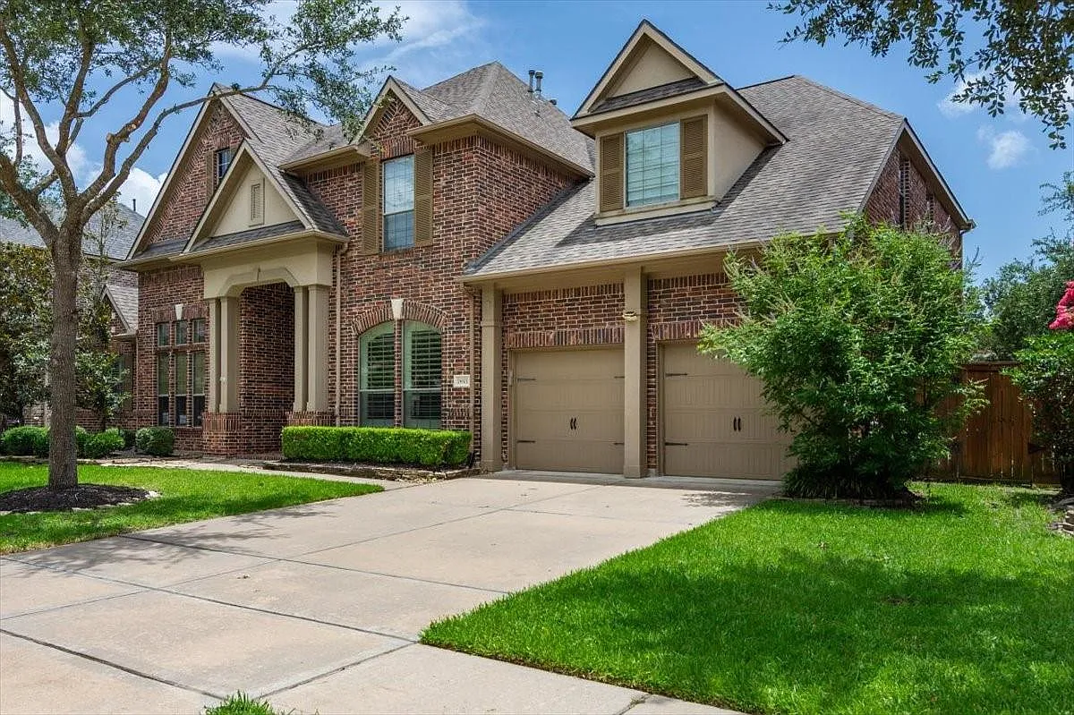 4 bed, 3.5 bath, 3605 sqft, $4,300 — Photo 3