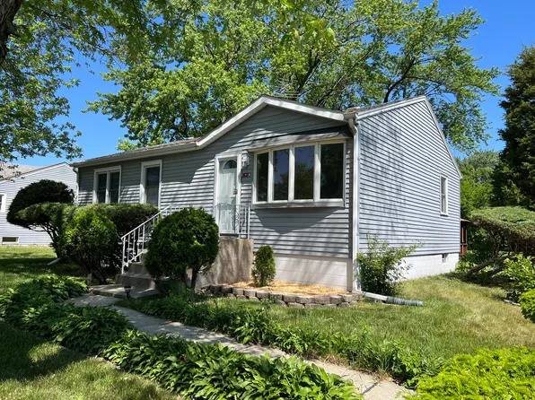 8628 W 73rd Pl, Justice, IL 60458