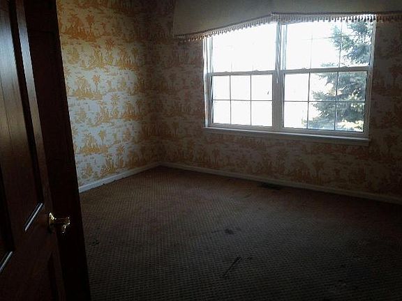 5th image of 501 York Dr