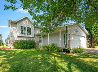 3214 Village Green Dr, Moorhead, MN 56560
