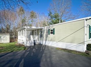 15 Patio Park Ln, Gorham, ME 04038