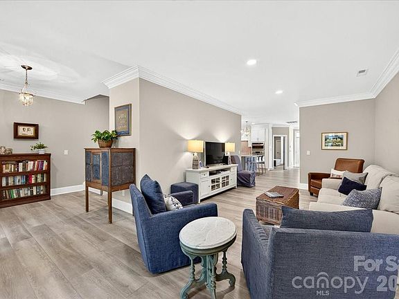 5th image of 242 S Faulkner Way