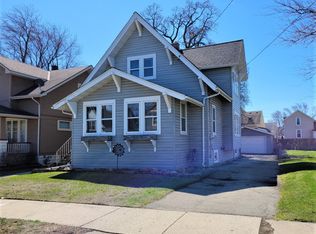 1009 70th St, Kenosha, WI 53143