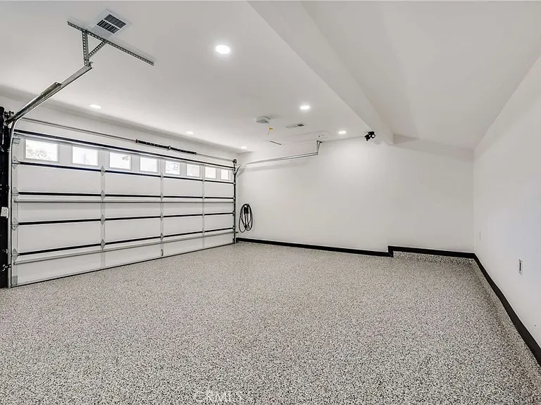 3890 Shadow Grove Rd — Photo 45