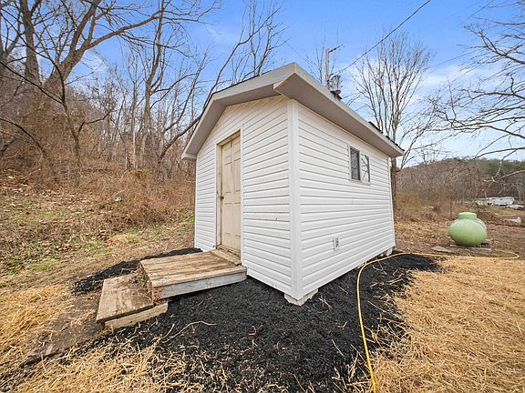 4th image of 3304 Laurel Rd