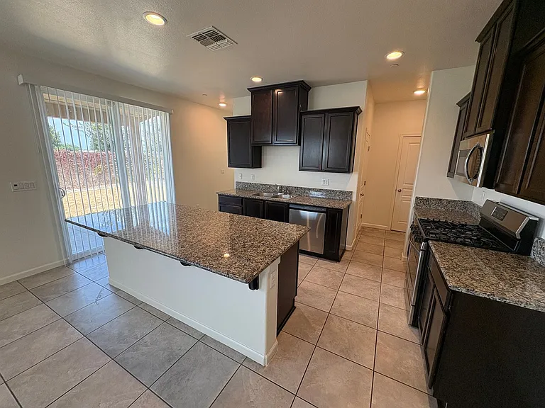 641 S Laguna St — Photo 12