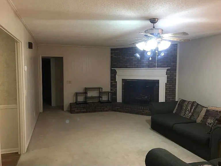 803 University Ave — Photo 5