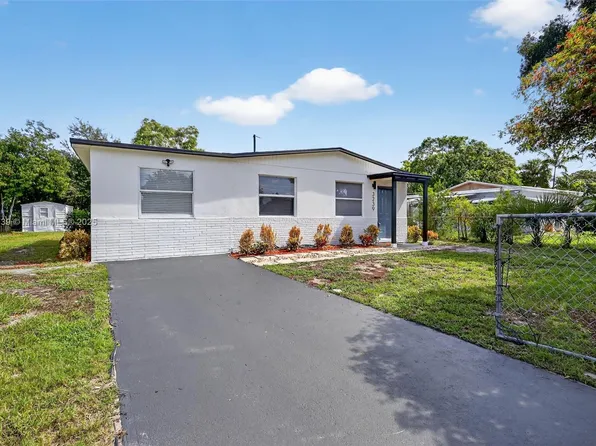 3239 Meadow Rd, Palm Springs, FL 33406