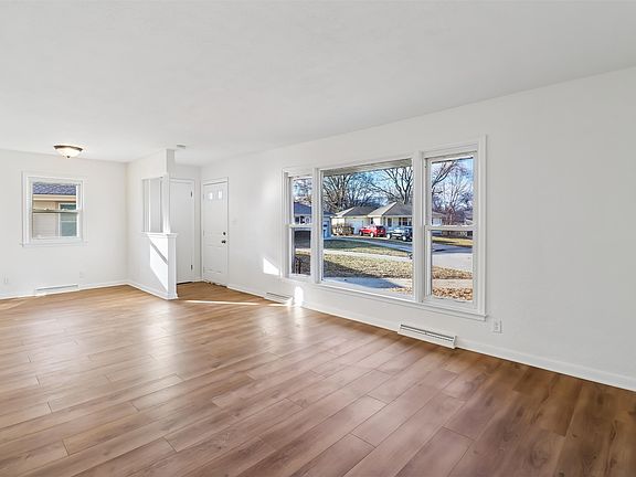 4th image of 821 Ashmoore Cir