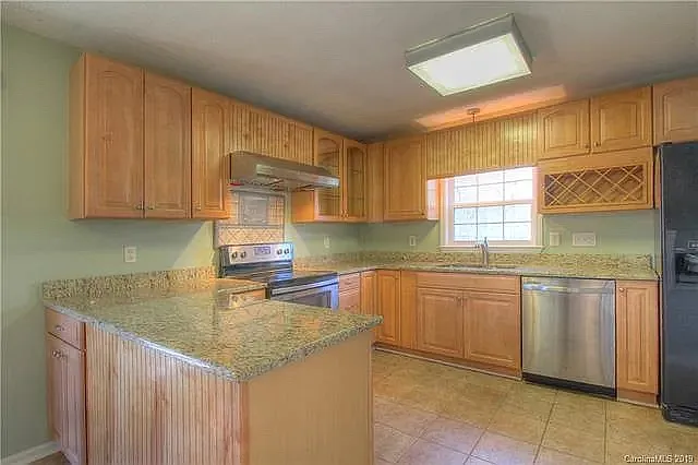 317 Gatewood Ln — Photo 3