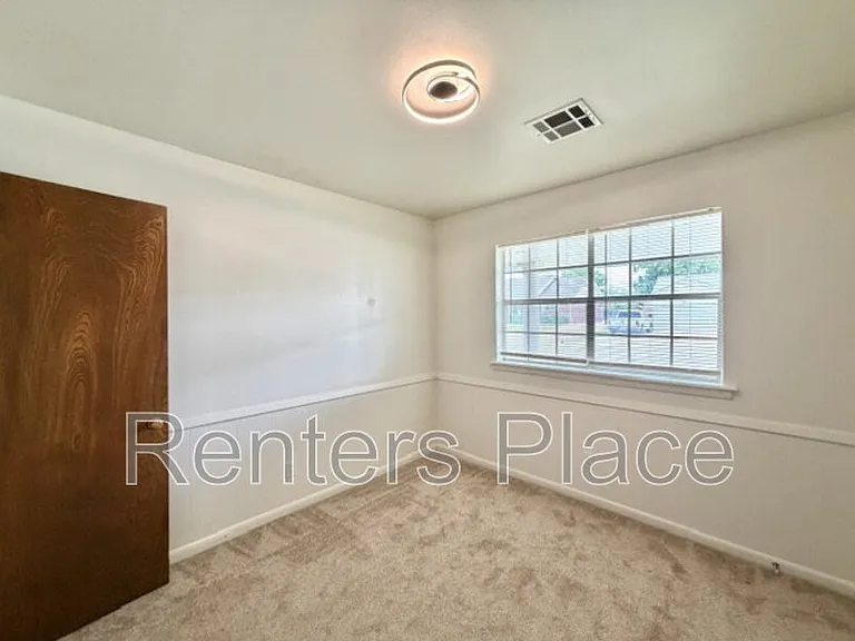 9022 E 30th St — Photo 14