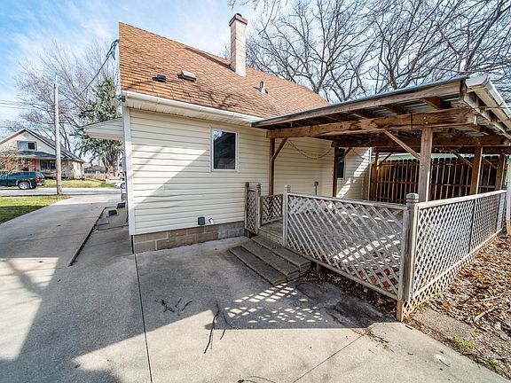 3rd image of 1228 4th St NE