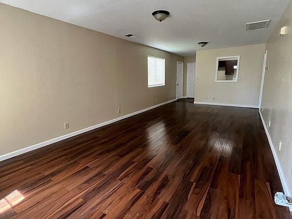 2nd image of 200-227 Hunters Ln #206
