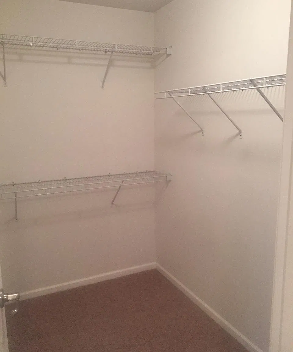 4 bed, 2400 sqft, $2,100 — Photo 2