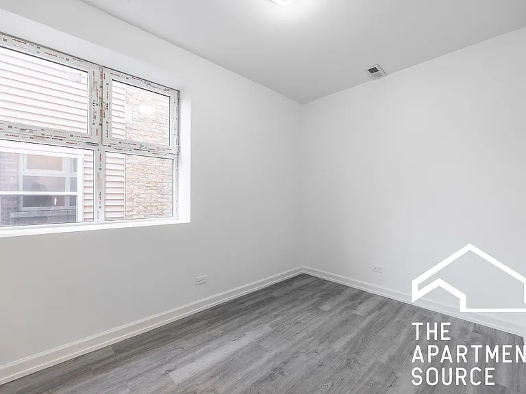 1014 N Hamlin Ave #1 — Photo 9