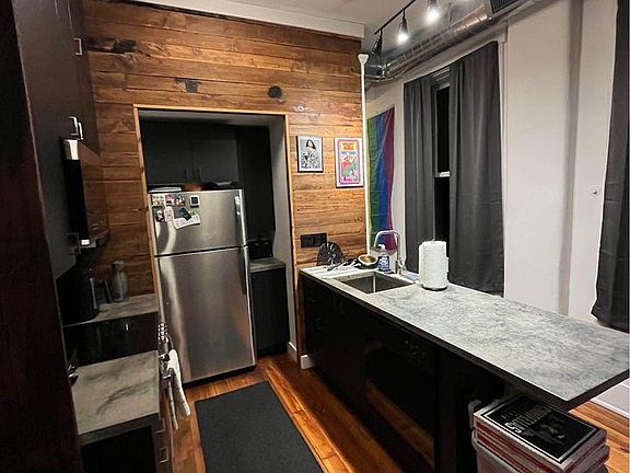 3rd image of 207 Woodward St #2