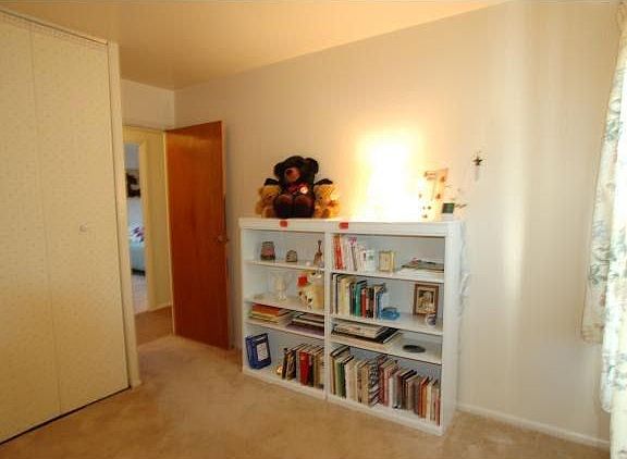 5th image of 556 King George Ave