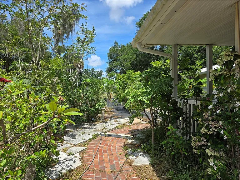 2515 16th Avenue Dr E — Photo 3