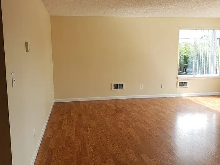 1001 Taylor Ave N — Photo 21