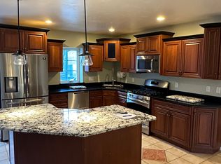 28 Sand St, Foxboro, MA 02035