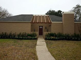 13919 Oakwood Ln, Sugar Land, TX 77498