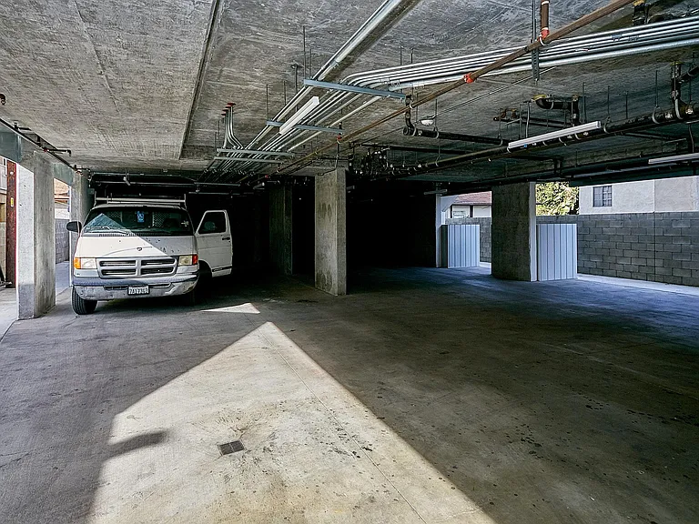 407 N Ardmore Ave #201 — Photo 25