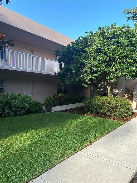 3 bed, 2.0 bath, 1444 sqft, $3,200 — Photo 1