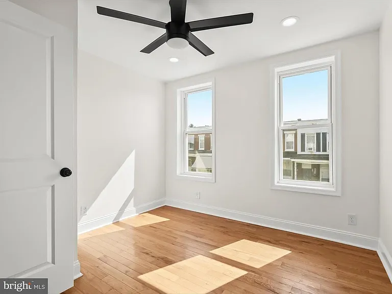 404 N Robinson St — Photo 24