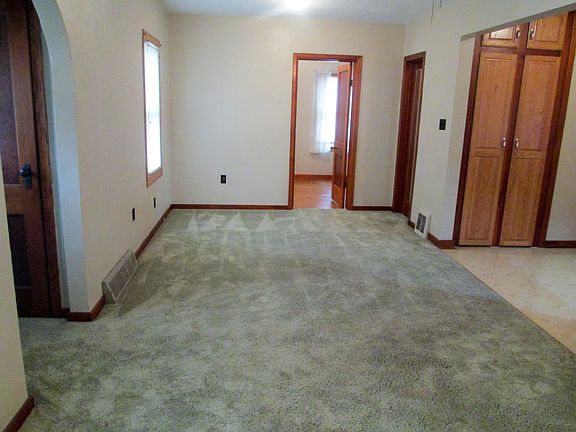 3rd image of 411 E End Ave