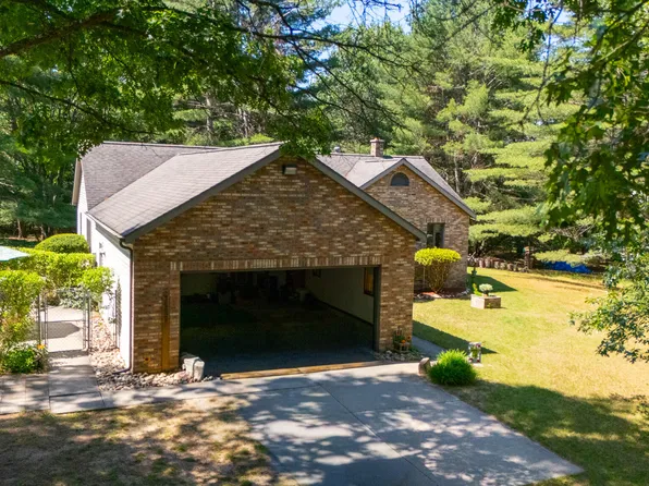 3557 W Pinewood Dr, Roscommon, MI 48653