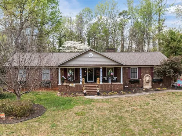 117 Forestview Dr, Elon, NC 27244